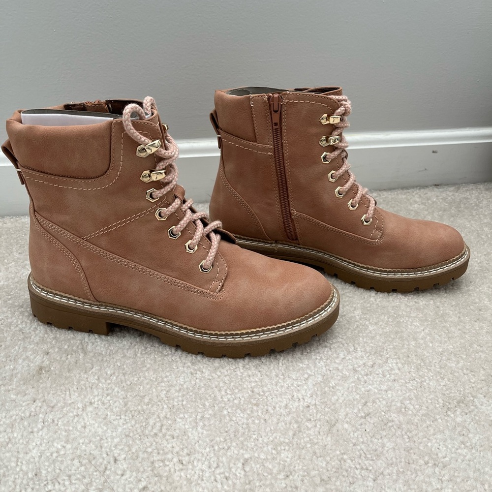 NWT NEVER WORN Steve Madden Acorn Blush Boots